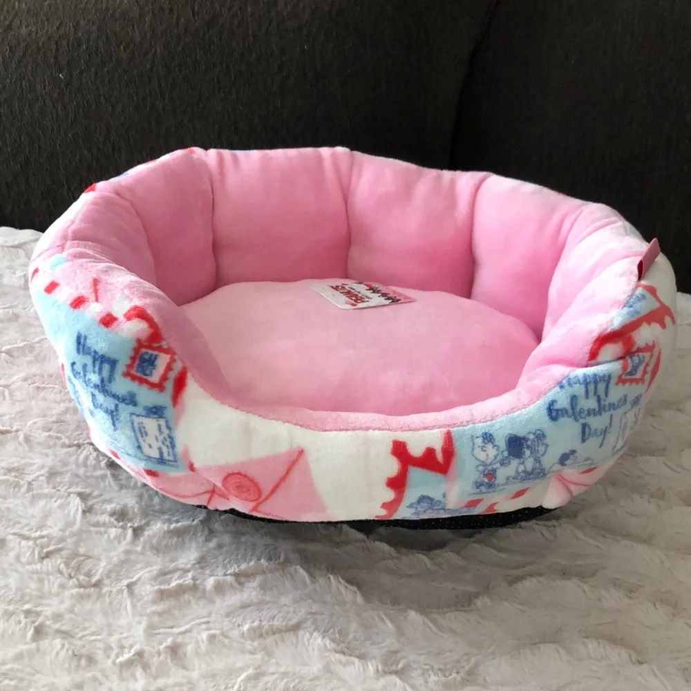 Cozy PEANUTS Pink Valentines Small Pet BED